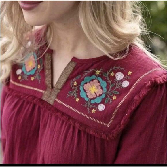 Grace & Lace Elena Woven Burgundy Embroidered Top‎ Size Medium - Picture 1 of 8